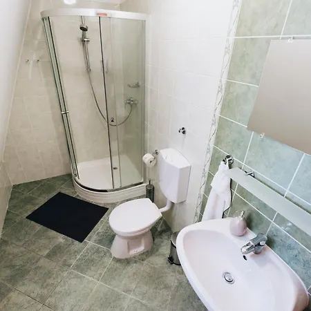 Dobay Panzio W Private Bathroom By Nw 3* Hermina-major