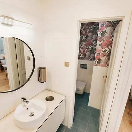 Dobay Panzio W Private Bathroom By Nw
