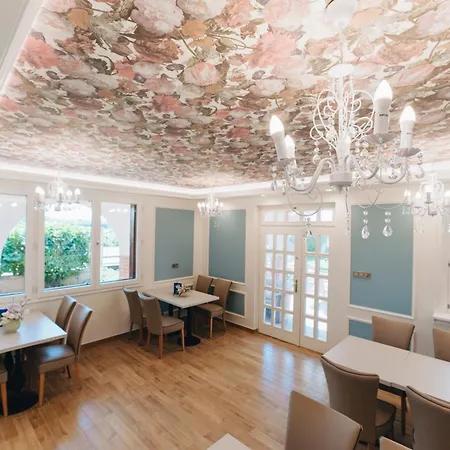 Dobay Panzio W Private Bathroom By Nw Bed & Breakfast *