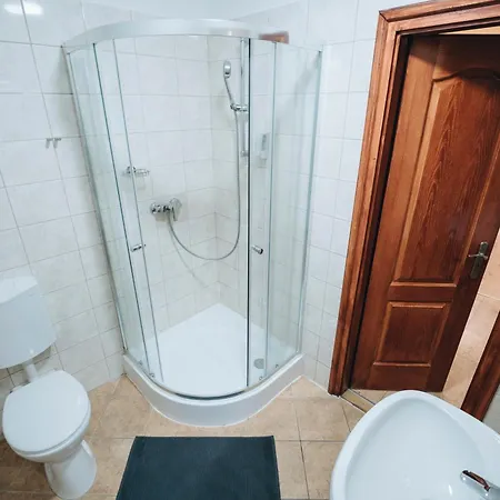 Dobay Panzio W Private Bathroom By Nw 3* Hermina-major