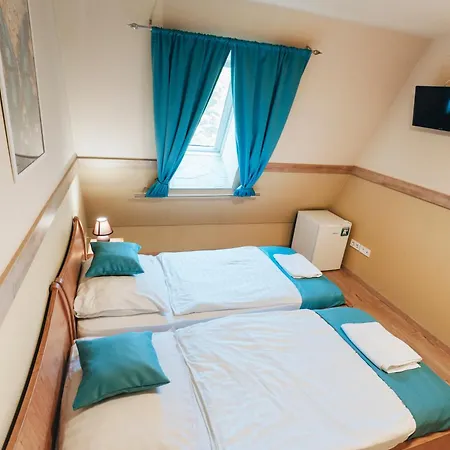 Dobay Panzio W Private Bathroom By Nw Bed & Breakfast Halasztelek