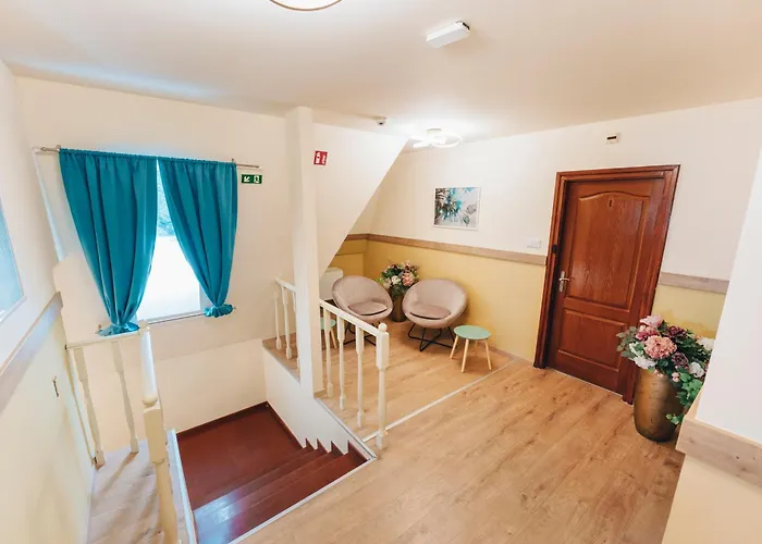 Dobay Panzio W Private Bathroom By Nw 3*