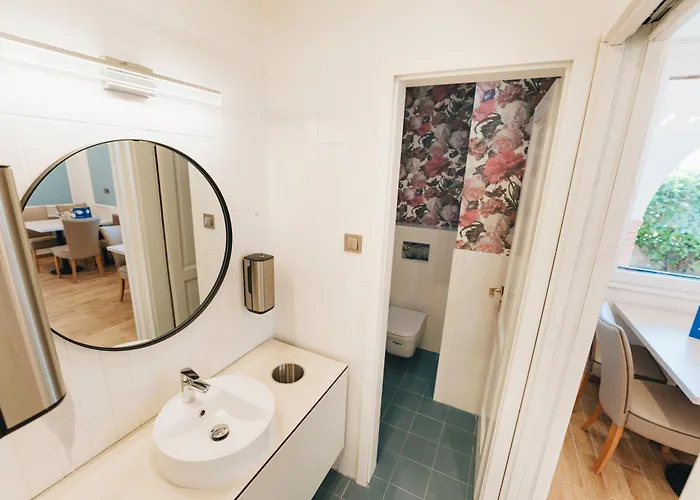 Dobay Panzio W Private Bathroom By Nw