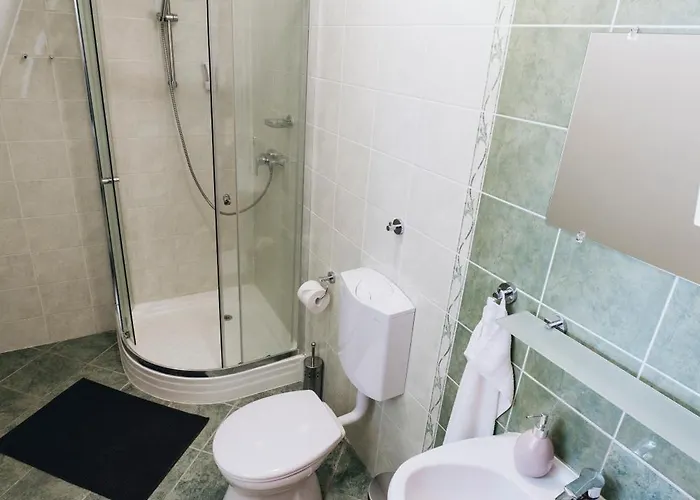 Dobay Panzio W Private Bathroom By Nw 3*